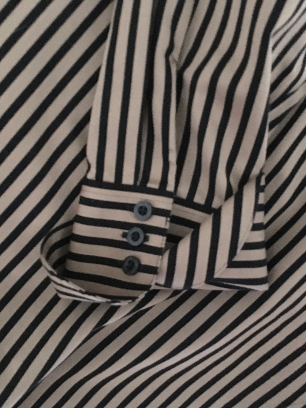 Chico’s size 3 (L/XL) no iron 100% cotton button-up blouse with French cuffs - Picture 4 of 5